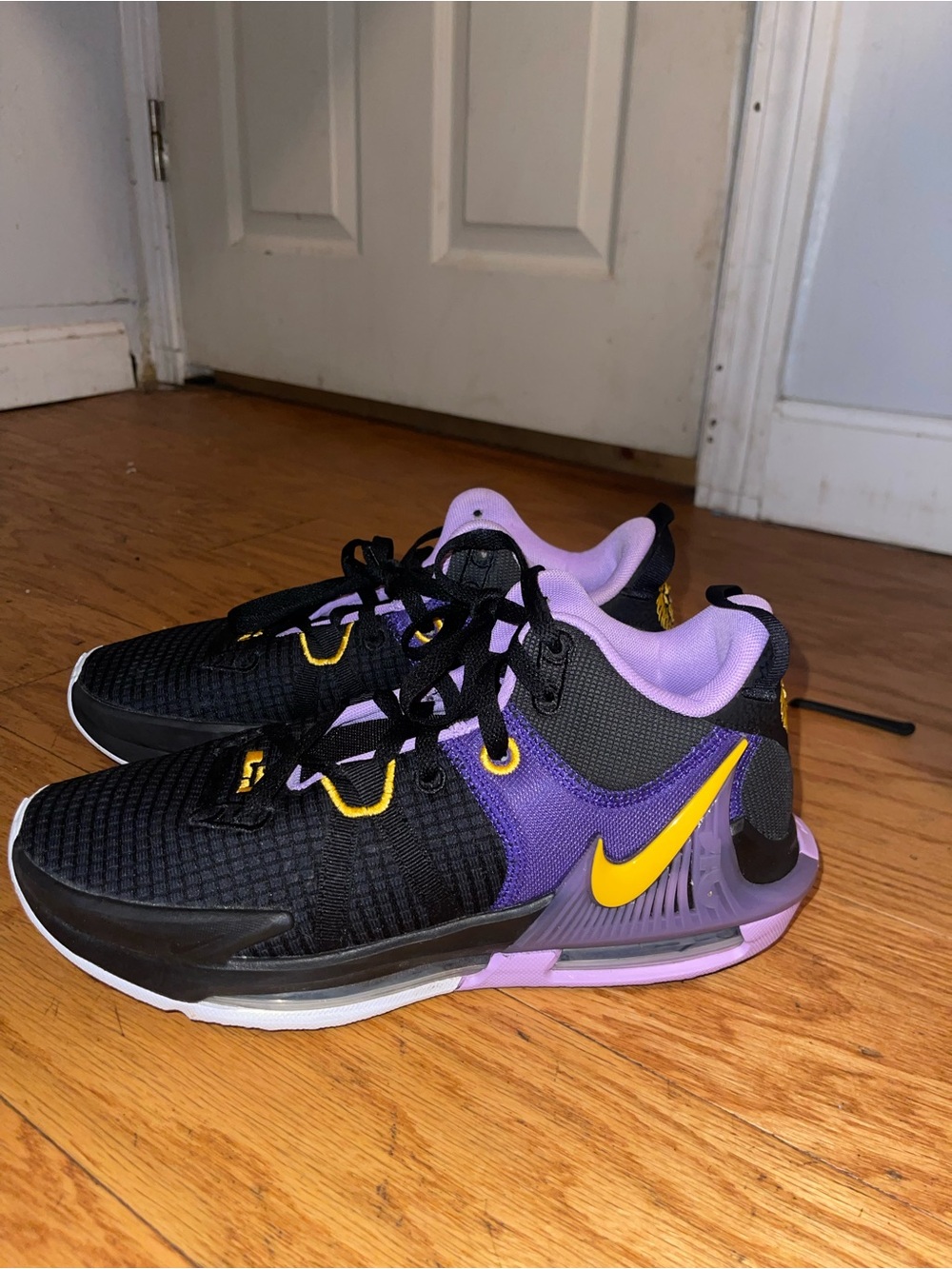 Nike Kids Black Purple Yellow Low-Top Sneakers